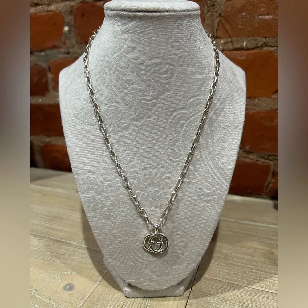 NIB Gucci Sterling Silver Interlocking G Pendant Necklace - Picture 5 of 10